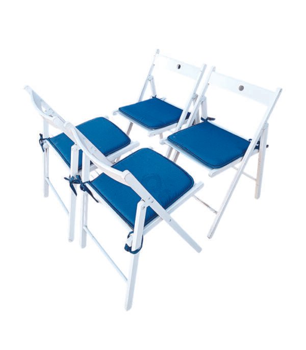 Lot de 4 chaises pliantes blanches avec coussins – Occasion en bon état